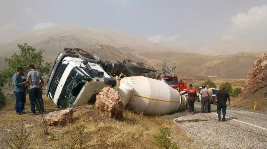 Beton Mikseri Yan Yattı