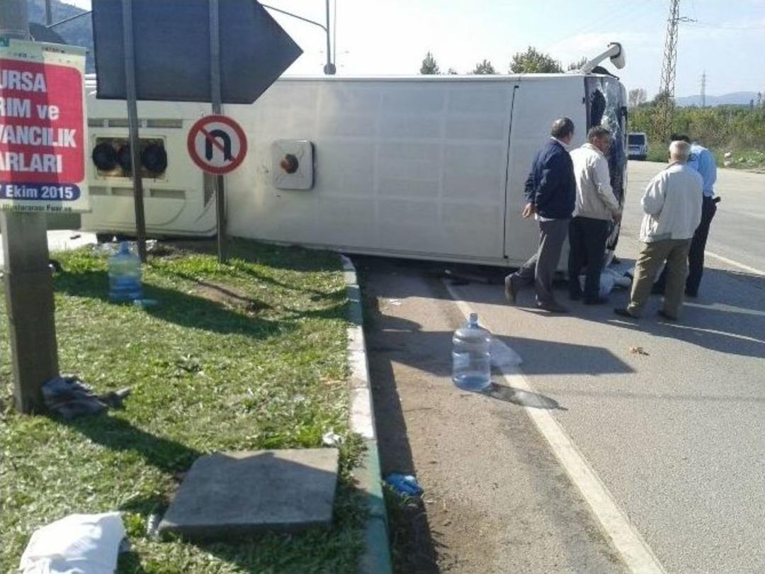 Bursa&rsquo;da Yolcu Midib&uuml;s&uuml; Yan Yattı: 11 Yaralı