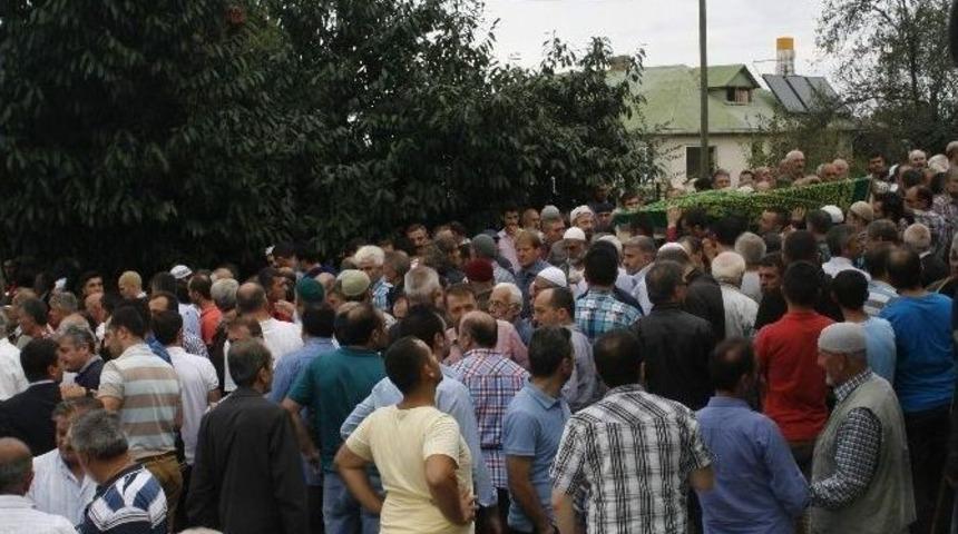 Sera G&ouml;l&uuml;&rsquo;ne Yuvarlanan Ara&ccedil;ta Hayatını Kaybeden Anne, Baba Ve Oğlu Toprağa Verildi