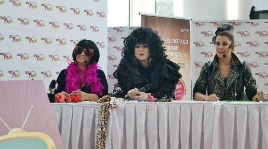 &Uuml;nl&uuml; İsimlerden Bol Kahkahalı G&ouml;steri