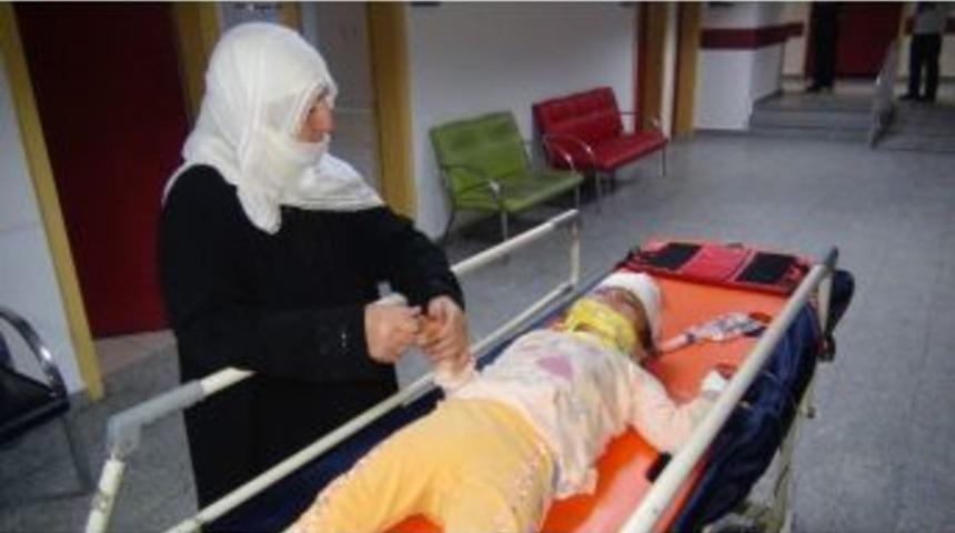 &Uuml;zerine Televizyon D&uuml;şen 3 Yaşındaki Kız Ağır Yaralandı