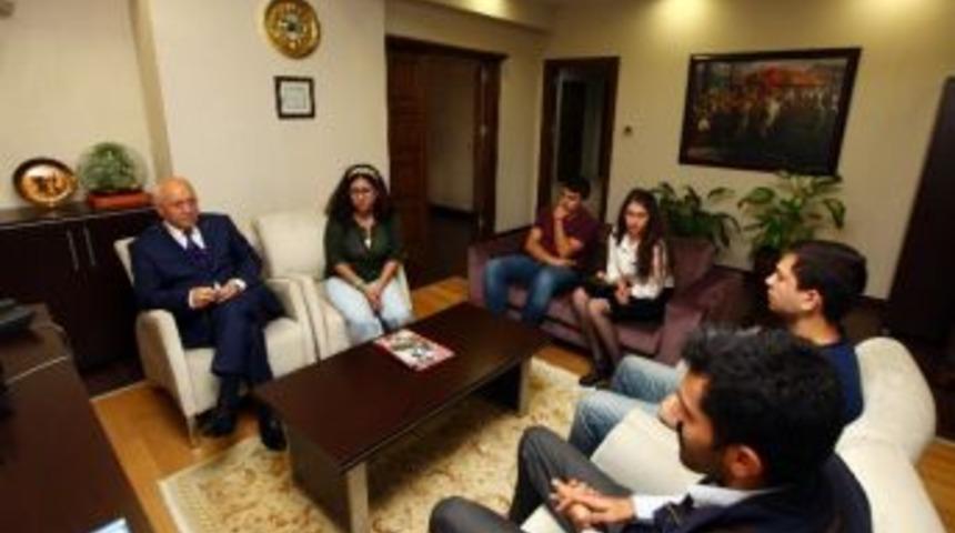 Hacettepelilerden Yaşar&rsquo;a Teşekk&uuml;r Plaketi