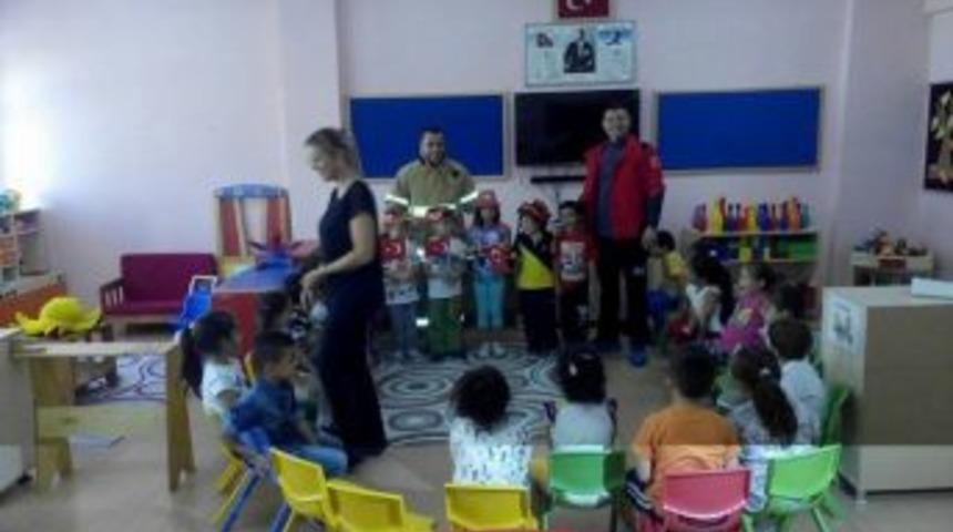 İtfaiyeciler Minikler İle Buluştu