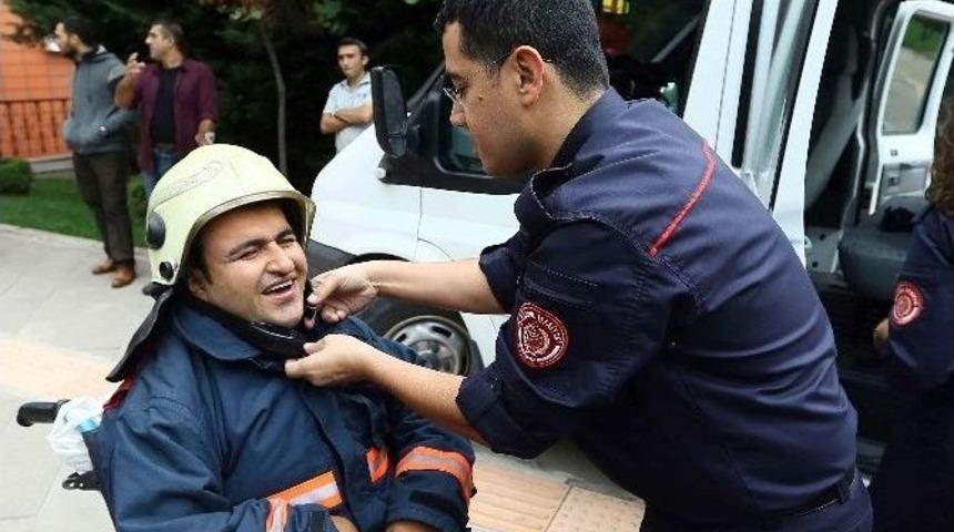 Engelli İtfaiyeciler Yangına M&uuml;dahale Etti