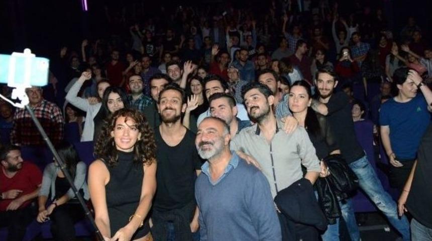 Kara Bela Oyuncuları &Ouml;zel G&ouml;sterimde Bursalılarla Buluştu