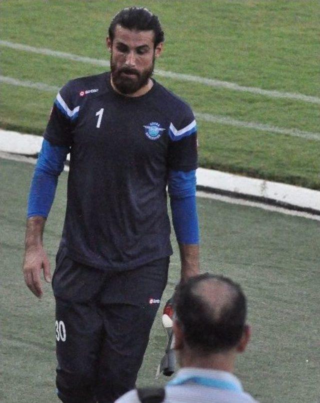 Adana Demirspor’da Kaleci Emrullah Şalk, Isınırken Sakatlandı