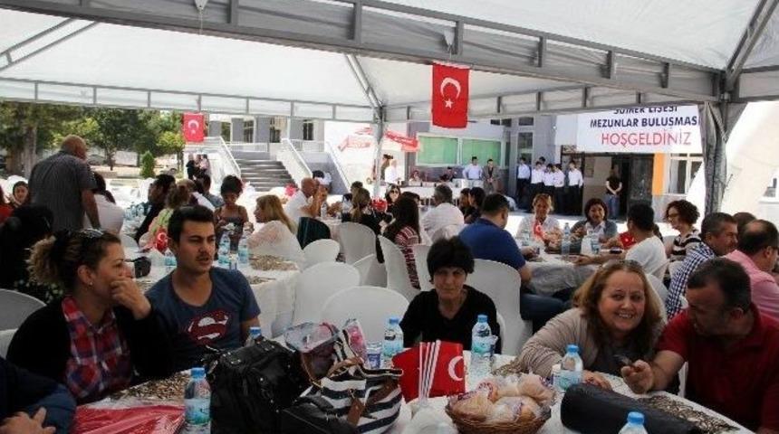 S&uuml;mer Lisesi Mezunları &lsquo;mezunlar Buluşmasında&rsquo; Bir Araya Geldi