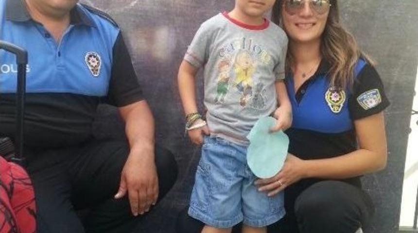 L&ouml;semiyi Yenip Okula Başlayan Yağız&rsquo;a Polisten Ziyaret