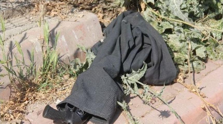 Zanlılar Ka&ccedil;arken Pompalı T&uuml;feği Sokağa Attı