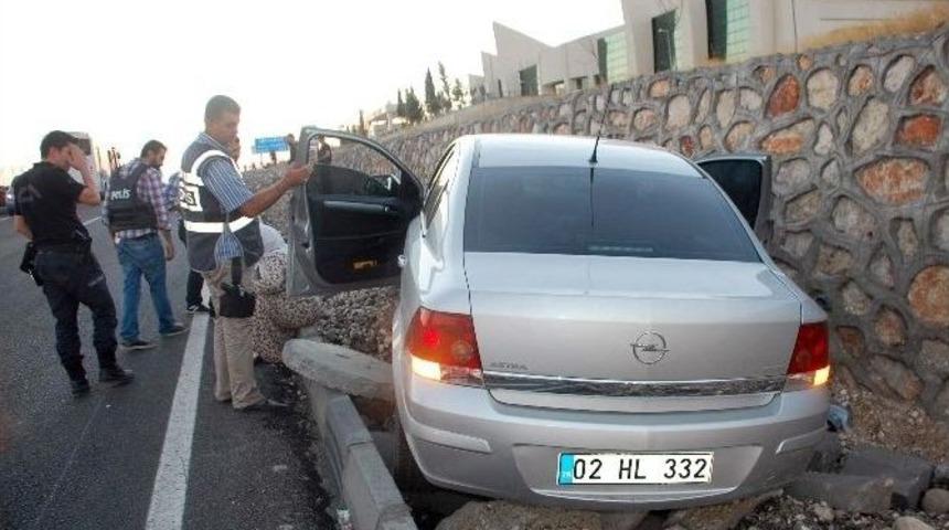 Dubalardan Ka&ccedil;tı, İstinat Duvarına &Ccedil;arptı