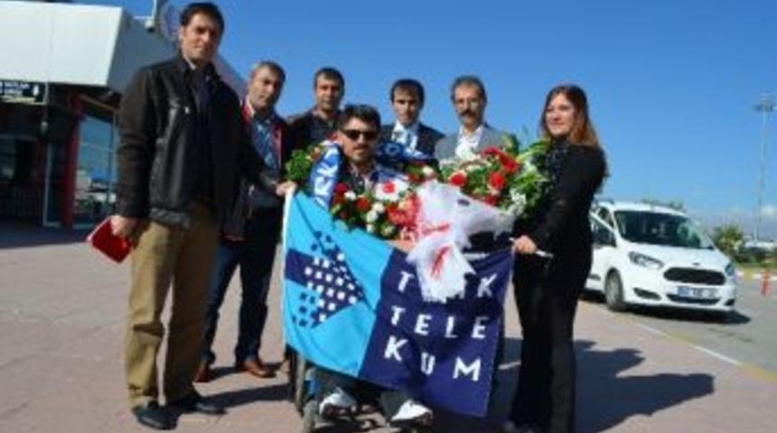 Seven &Ccedil;i&ccedil;eklerle Karşılandı