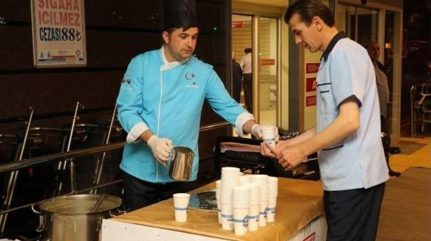 Ey&uuml;p Devlet Hastanesi&rsquo;nde Vatandaşa &Ccedil;orba İkramı