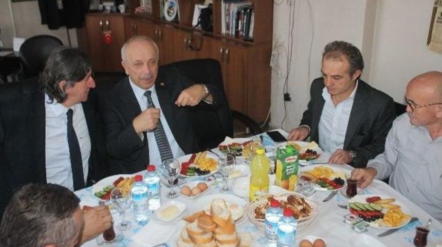 &Ouml;zbakır Gazetecilerle Bir Araya Geldi