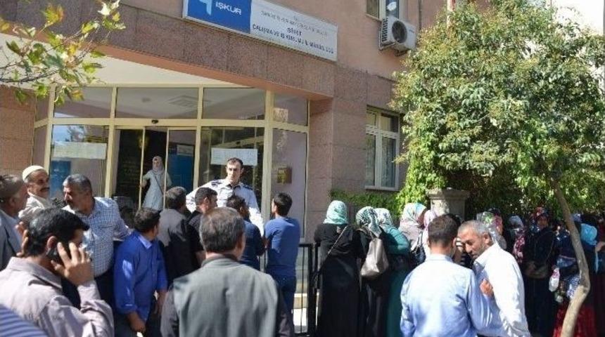İşsizler, İşkur M&uuml;d&uuml;rl&uuml;ğ&uuml; &Ouml;n&uuml;nde Uzun Kuyruk Oluşturdu