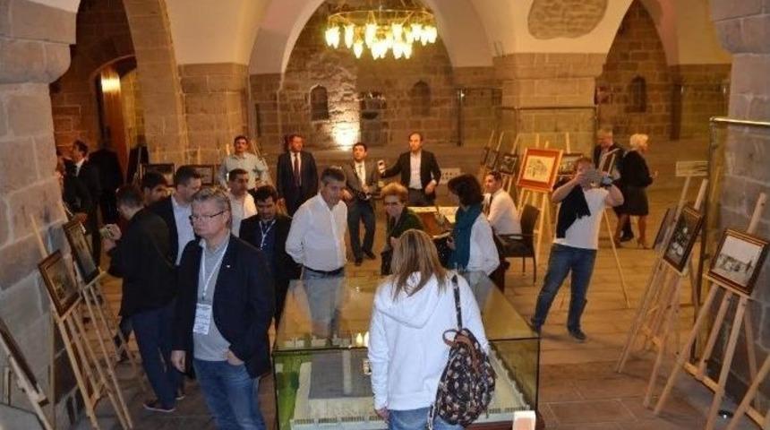 Troleyb&uuml;s Sistemleri &Ccedil;alıştayı Katılımcılarının, Kervansaray Gezisi