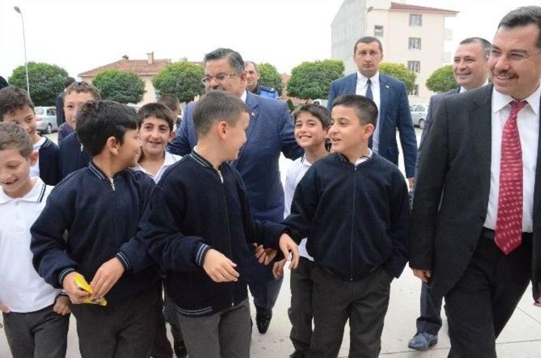 Bilecik Belediyesi Bu Sene De &Ccedil;ocukları Unutmadı