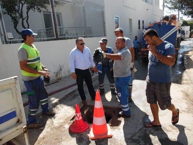 Selden Bozulan Yollar Düzeltiliyor, Dereler Islah Ediliyor