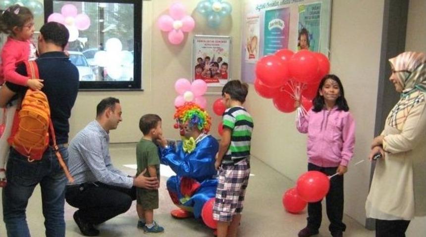 Medical Park &lsquo;d&uuml;nya &Ccedil;ocuk G&uuml;n&uuml;&rsquo;nde &Ccedil;ocukları Unutmadı