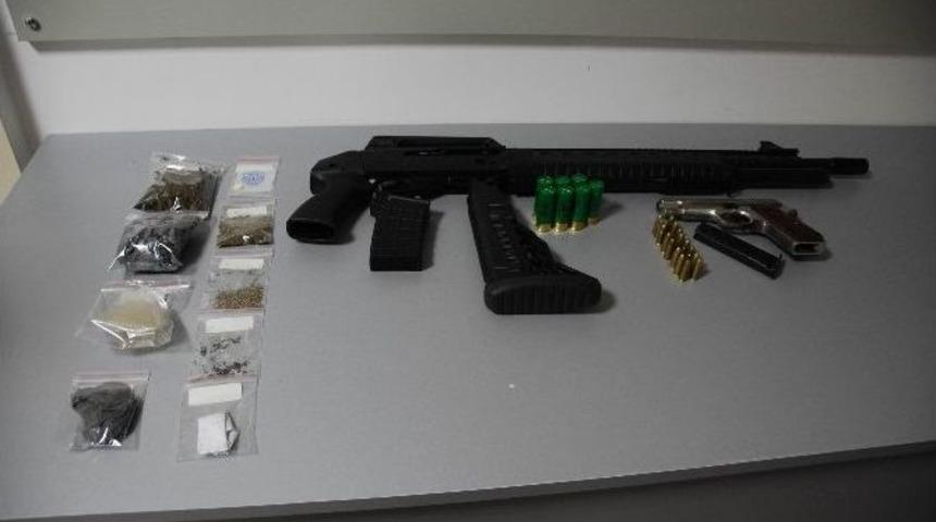 B&uuml;fesinde Uyuşturucu Ele Ge&ccedil;en Şahıs Tutuklandı