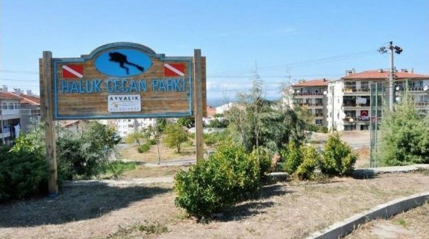 Ayvalık Belediyesi Parkların Tabelalarını Yeniledi