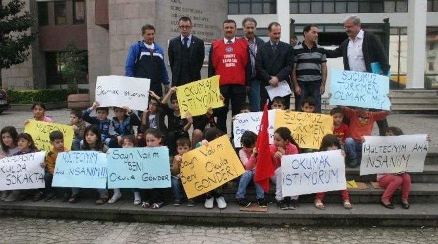 T&uuml;rk Eğitim-sen T&uuml;rkmen M&uuml;ltecilere Ders Verdi