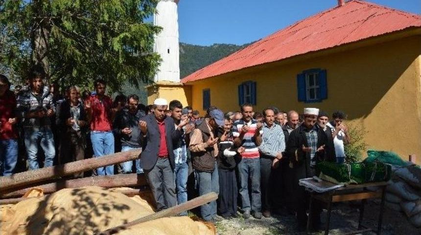 G&ouml;zyaşları İ&ccedil;inde Toprağa Verildi