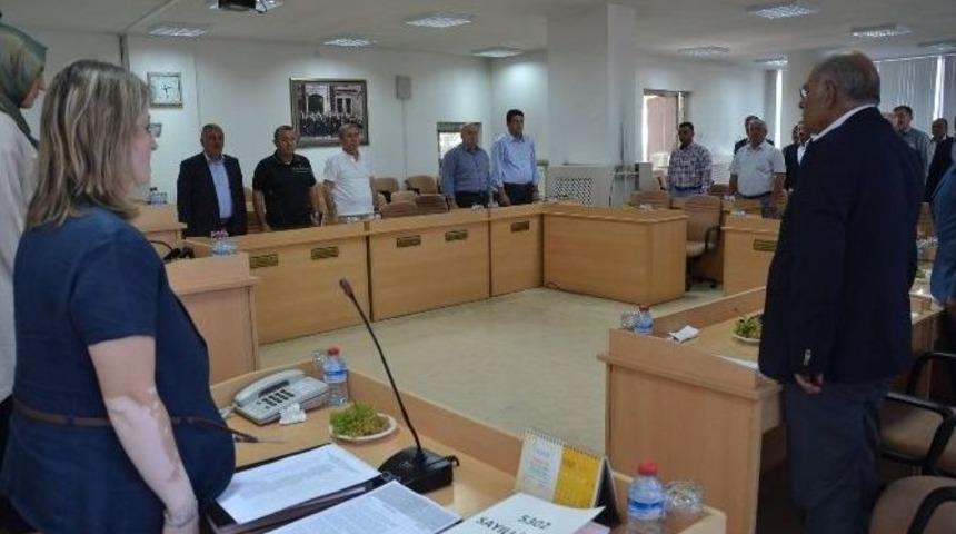 İl Genel Meclisi Toplantısı Şehitler İ&ccedil;in Saygı Duruşu İle Başladı