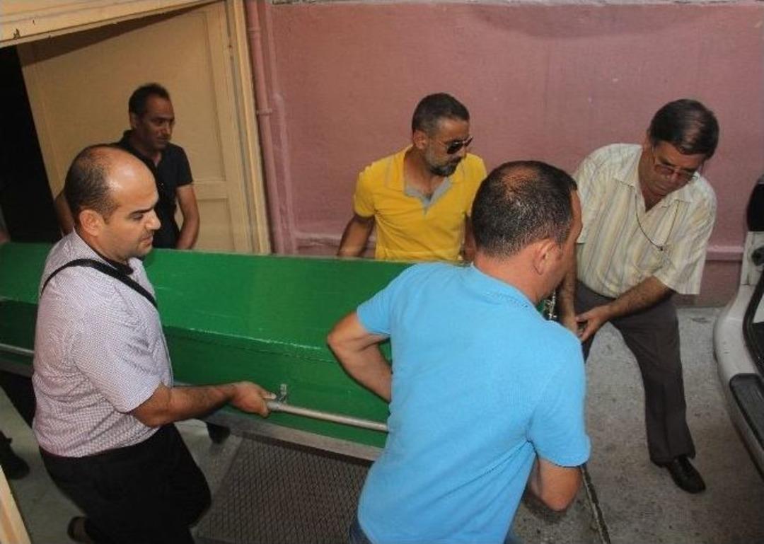 İntihar Eden 12 Yaşındaki Kız Evinden G&ouml;zyaşlarıyla Uğurlandı