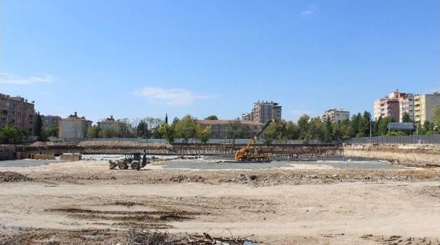 Yeni H&uuml;kumet Binasının Temel Kazası Yapılıyor