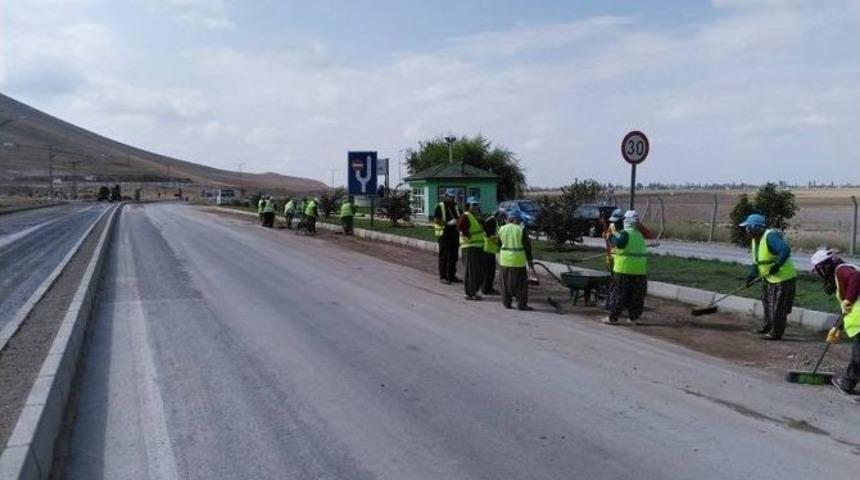 Niğde Belediyesi Sazlıca Yolu Asfalt &Ccedil;alışmasını Tamamladı
