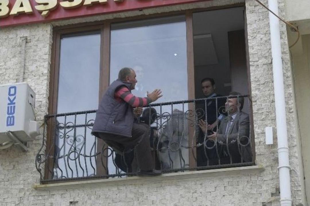 Savcılık Binasına &Ccedil;ıkan &Ccedil;ift&ccedil;inin İntihar Şovu