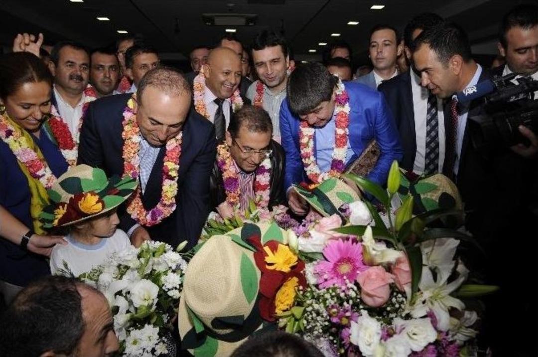 &lsquo;beş &Ccedil;i&ccedil;ekli Altın Şehir&rsquo; &Ouml;d&uuml;l&uuml;n&uuml; Alan Heyete Coşkulu Karşılama