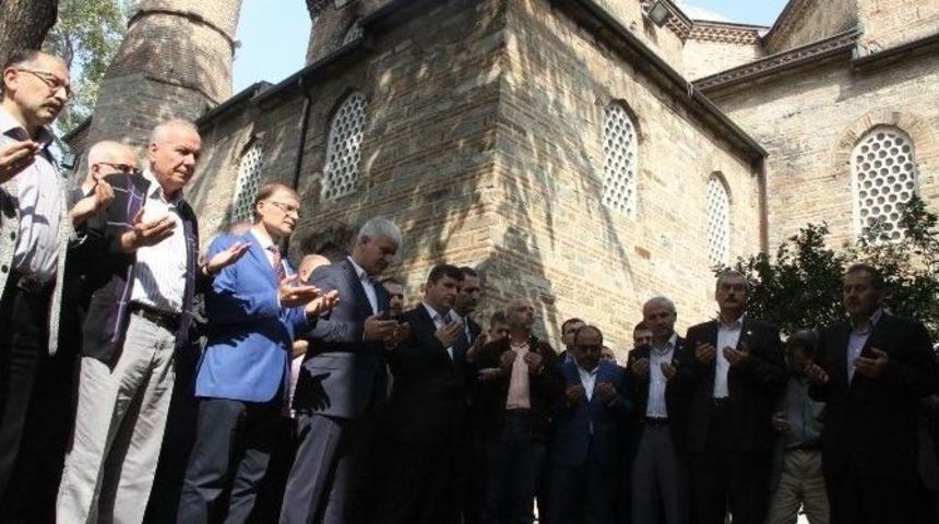 Ak Parti Se&ccedil;im Startını, T&uuml;rbede Dua İle Verdi