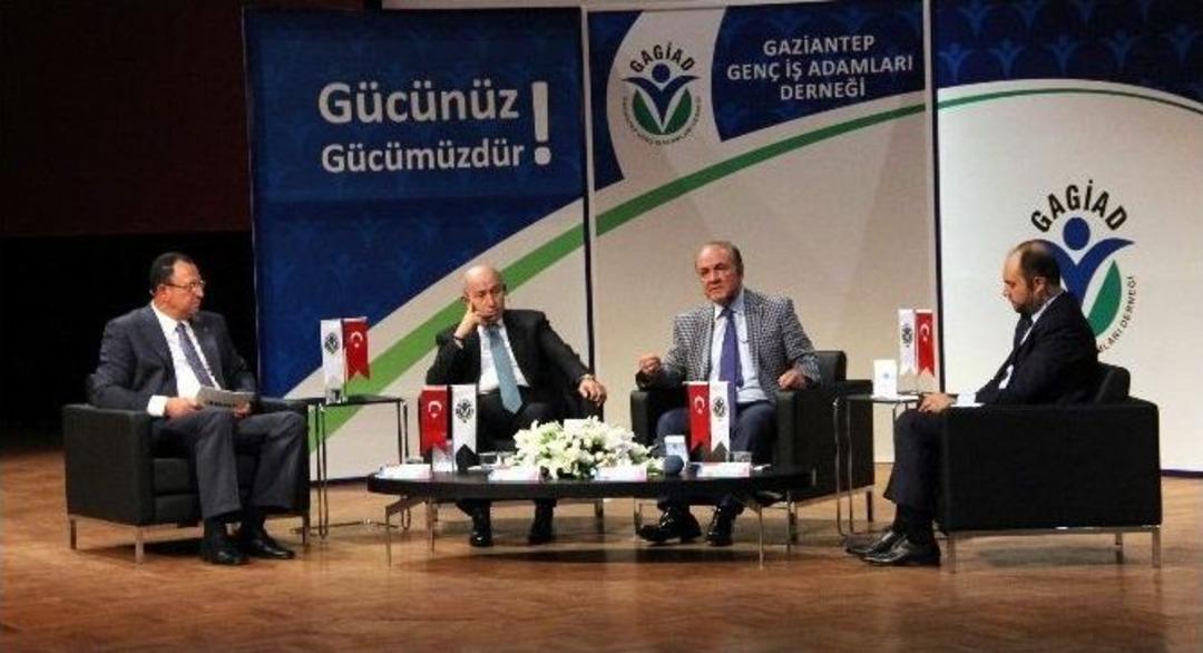 Gagiad &Uuml;niversitelilerle Buluştu