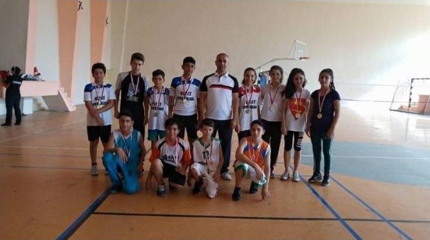 Badminton 15 Yaş Altı T&uuml;rkiye Şampiyonasına 8 Adanalı Sporcu Katılacak