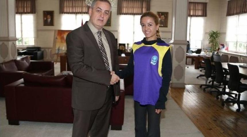 Milli Atlet Elif Tozlu Artık Ey&uuml;p İ&ccedil;in Ter D&ouml;kecek