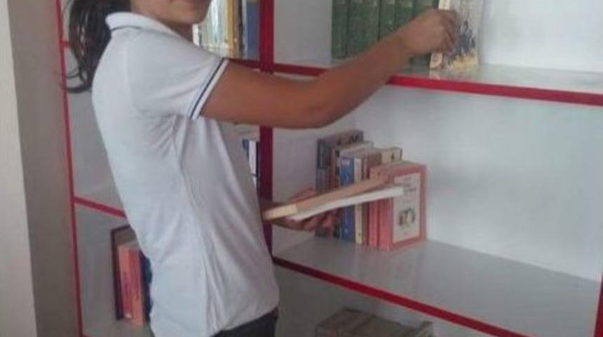 Suru&ccedil;&rsquo;a Kitap Ve Kırtasiye Yardımı