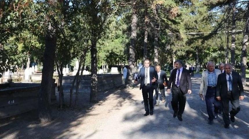 Başkan &Ccedil;elik&rsquo;ten Mezarlıkta İnceleme