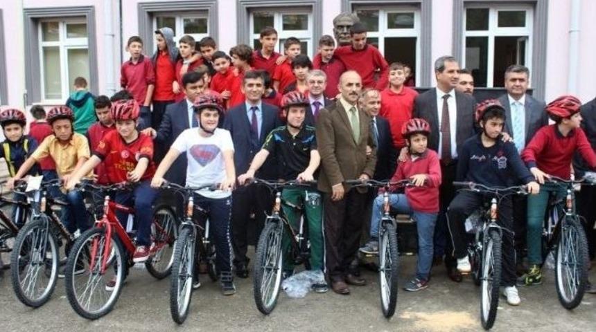 Zonguldak&rsquo;ta "sağlıklı Gen&ccedil;lik" İ&ccedil;in Okullara Bisiklet Dağıtıldı