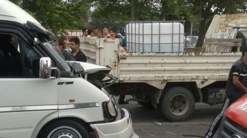 Kahramanmaraş&rsquo;ta Zincirleme Kaza: 20 Yaralı