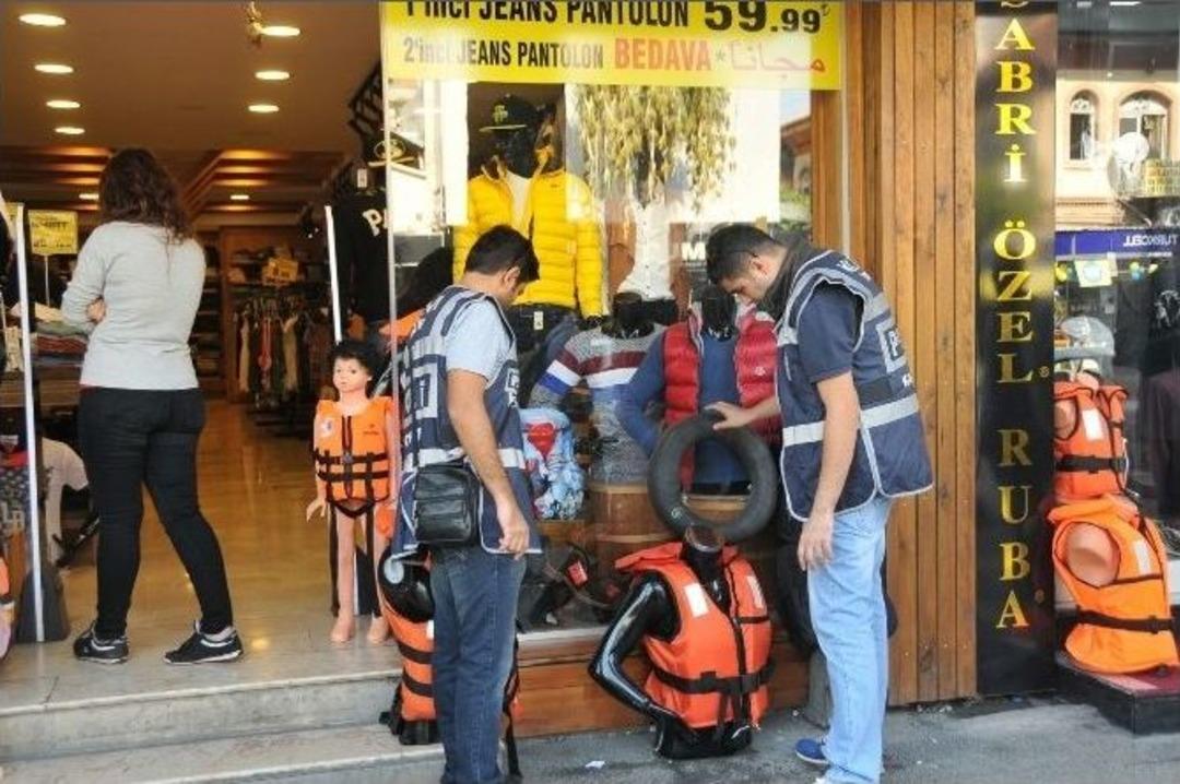 İzmir&rsquo;de Sahte Can Yeleği Satan İşyerlerine Şok Baskınlar