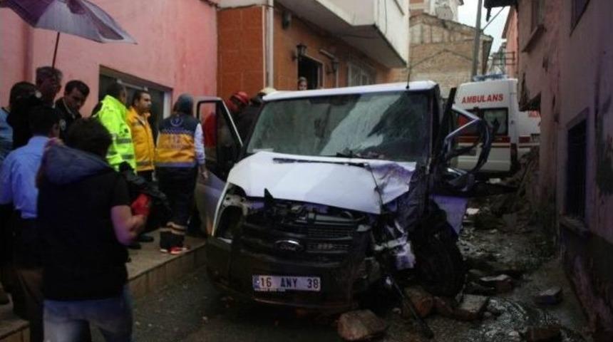 (&ouml;zel Haber) Eve &Ccedil;arpan Kamyonette Can Pazarı