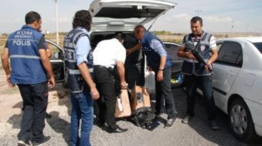 Polisten Kaçan Kamyonette 88 Bin Paket Kaçak Sigara Çıktı