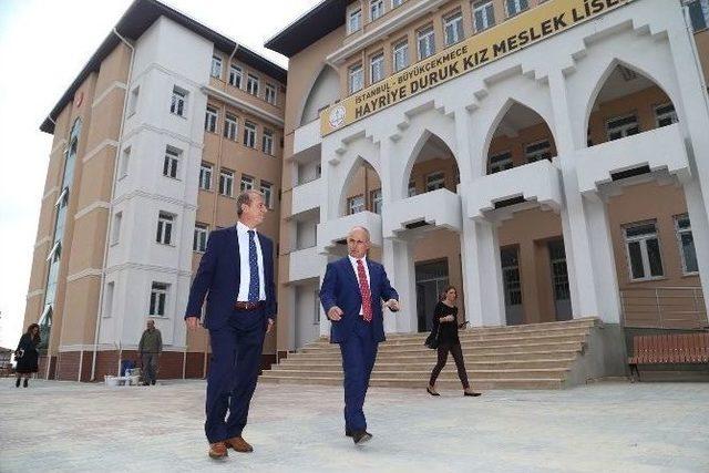 Okulcu Hasan’dan İstanbul’un En Büyük Kız Meslek Lisesi