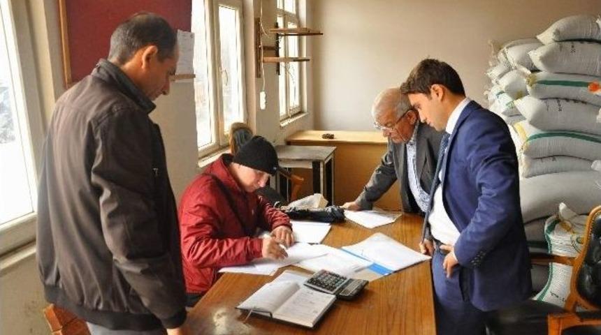 İhtiya&ccedil; Sahibi &Ccedil;ift&ccedil;ilere Macar Fiği Tohumu Dağıtılıyor