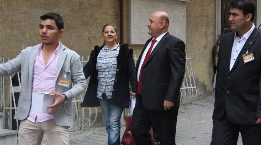 Ak Partili Resul Kurt Kapı Kapı Dolaşıp, Vatandaştan Destek İstedi