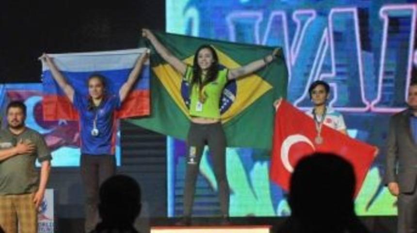 Gülhan Bilgiç Dünya Üçüncüsü