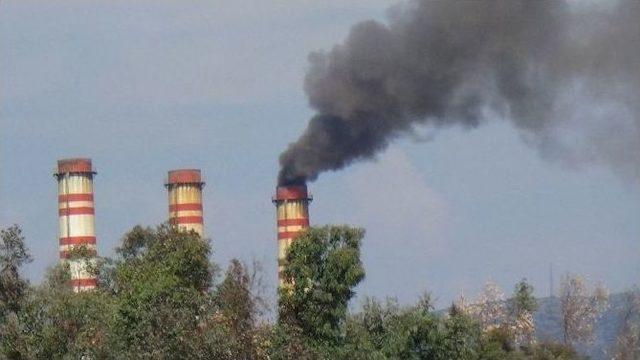 Santral Siyah Duman Püskürttü