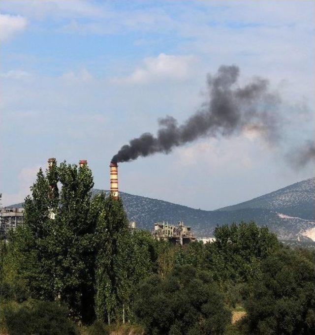 Santral Siyah Duman Püskürttü