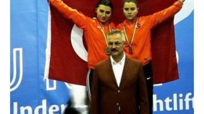 Acart&uuml;rk, Litvanya&rsquo;da 2 Altın Bir G&uuml;m&uuml;ş Madalya Kazandı